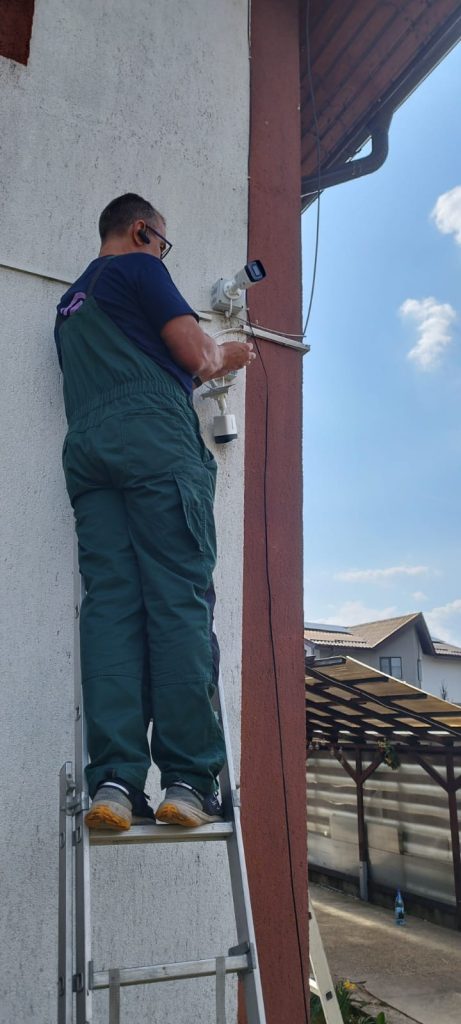 Instalare camera video de supraveghere exterior la o locuinta din Bucuresti